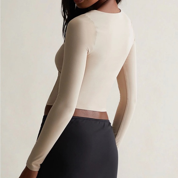 ▪️6/$25▪️ Contour Taupe Long Sleeve Top - Picture 7 of 10